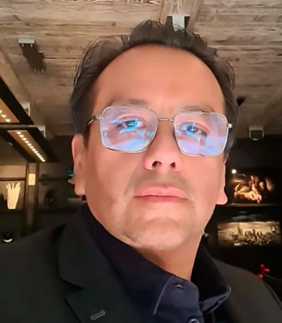 Maestro Teok Flores Bravo Docente de la Universidad LEX